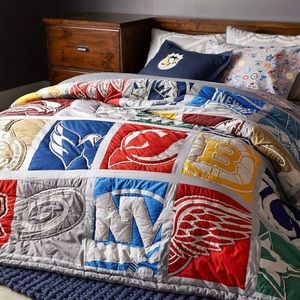 Pottery Barn Nhl Patchwork Quilt - Full Size